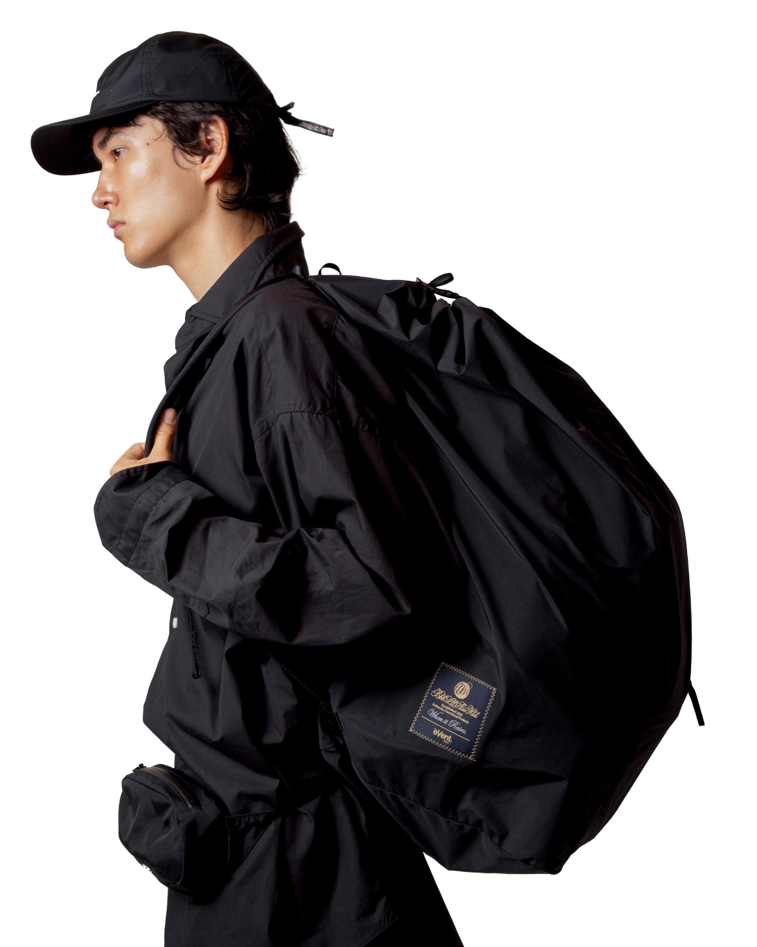 LARGE CAPACITY 2-WAY DUFFLE BAG IN BLACK – bbblllaaahhh