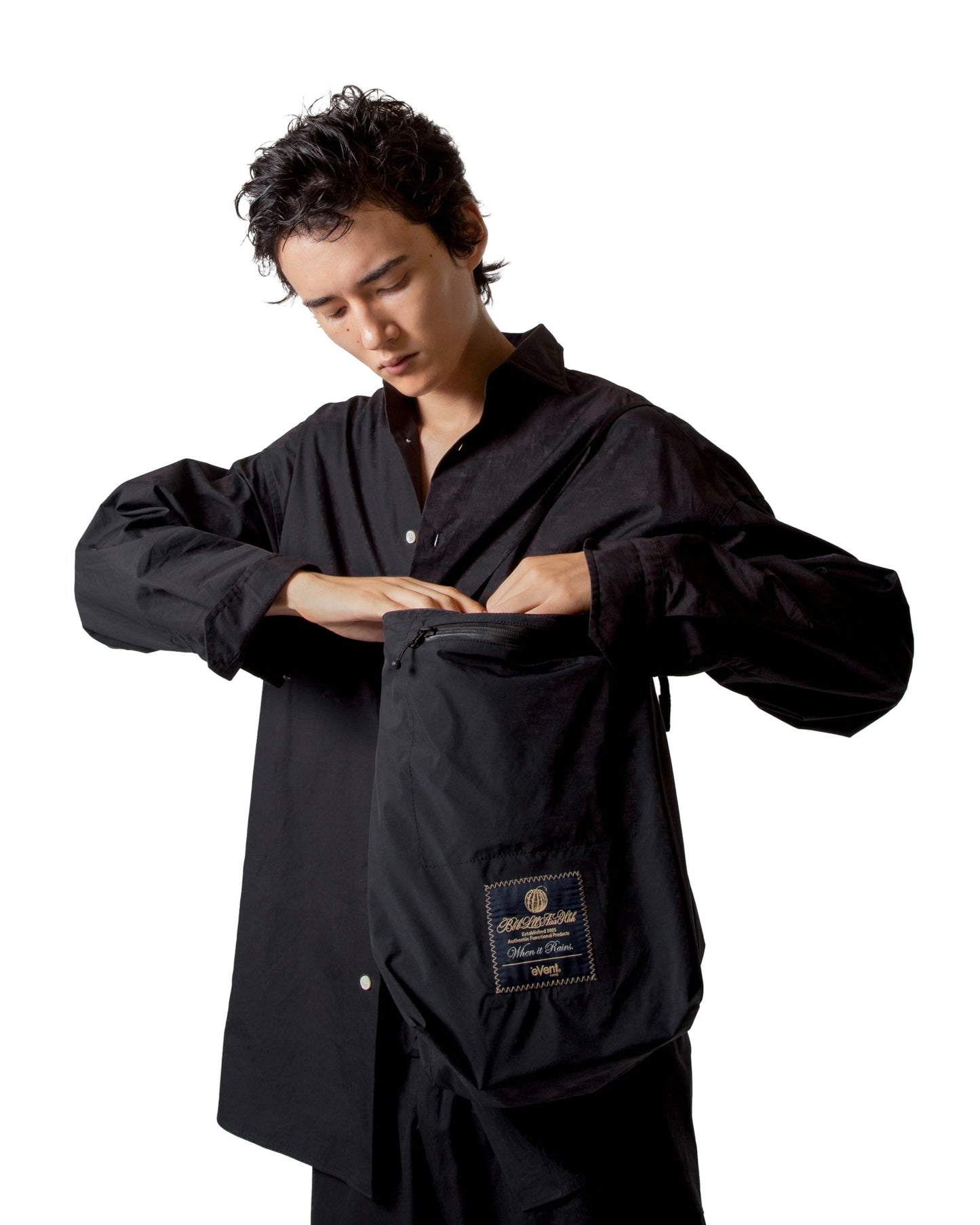 ONE-HANDLE TOTE IN BLACK