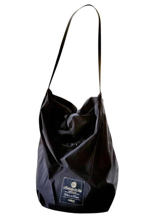 ONE-HANDLE TOTE IN BLACK